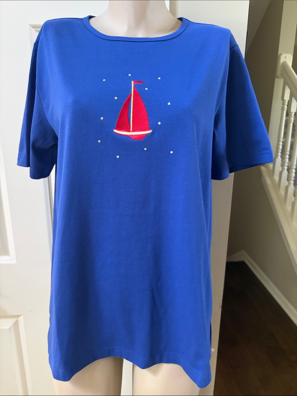 NWT The Quacker Factory Royal Blue Short Sleeve Tee with Red Sailboat Accent, lg